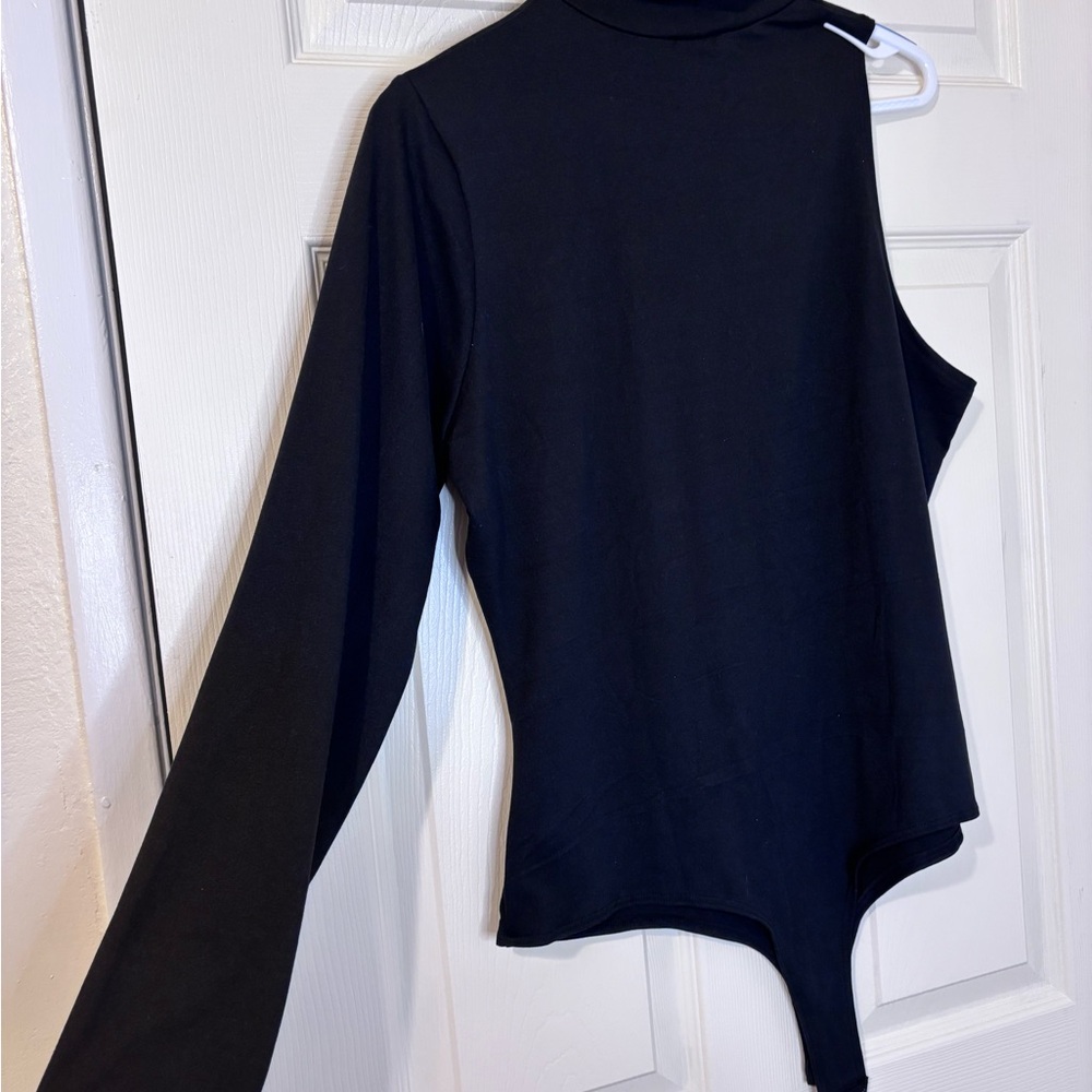 Fashion Nova One Sleeve Bodysuit Size 1X In The Color Black New With Tags